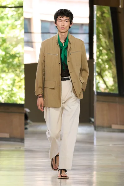 Look 24
